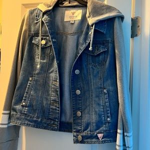 Cute jean jacket with hoodie and long sleeve